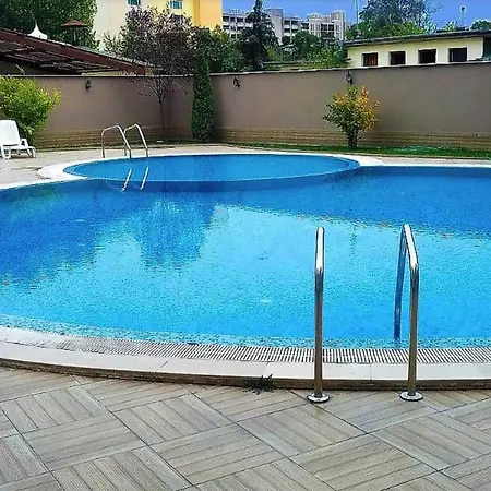 Deluxe Premier نيسيبار